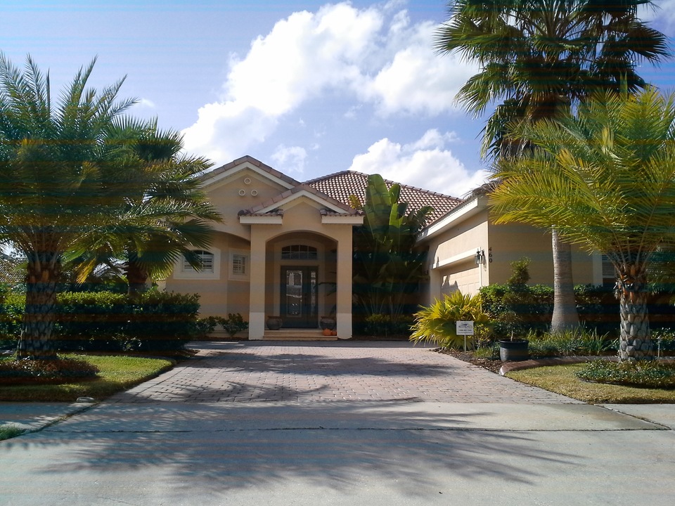 Carlos Just Listed 460 Luna Bella Lane!